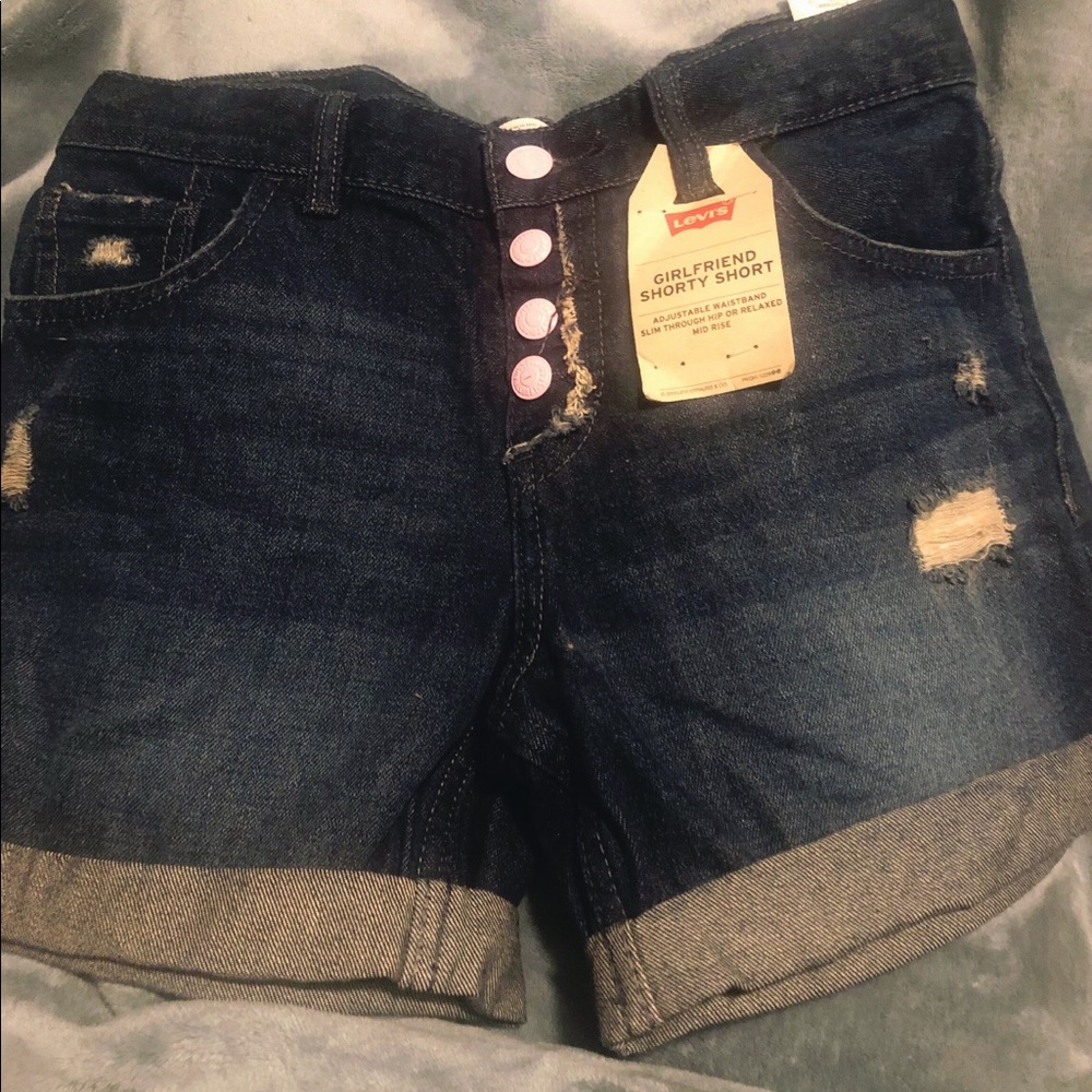 Levi’s girlfriend shorty shorts